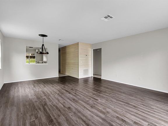 5th image of 22 Yates Dr