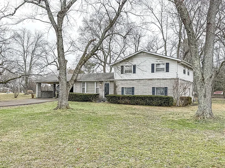 702 Belaire Dr — Photo 1