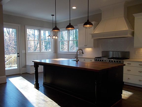 kitchen and breakfast area