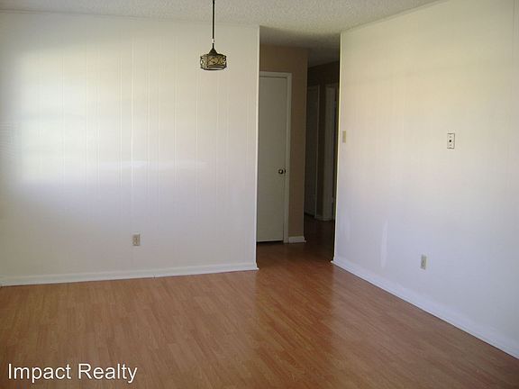 4th image of 2418 S 40th St