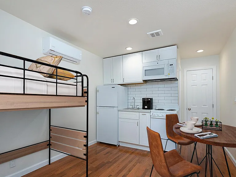 217 W 10th St #B — Photo 1