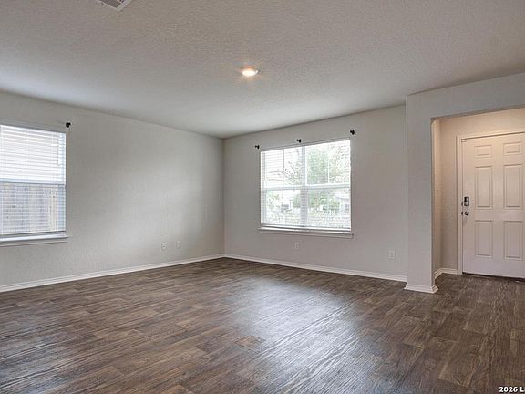 5th image of 3231 Mission Riv