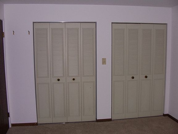 4th image of 721 W 65th St APT 2