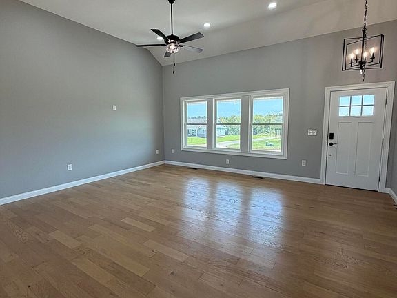 4th image of 170 Lone Oak Dr