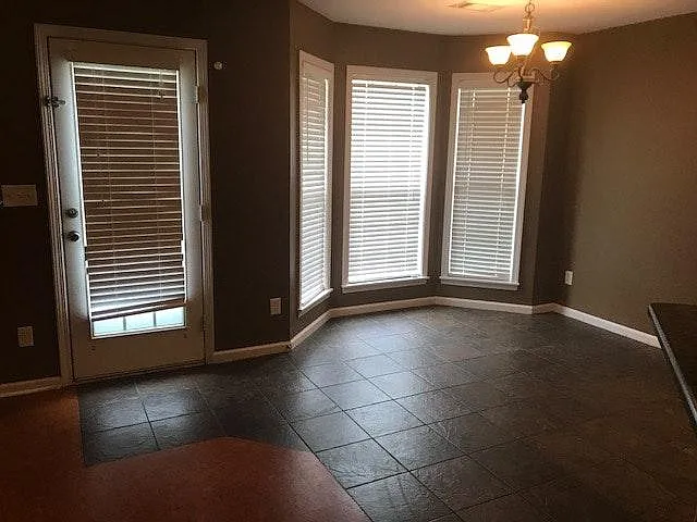 2512 Whitecliff Ln — Photo 7