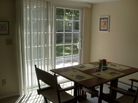Kitchen dining area