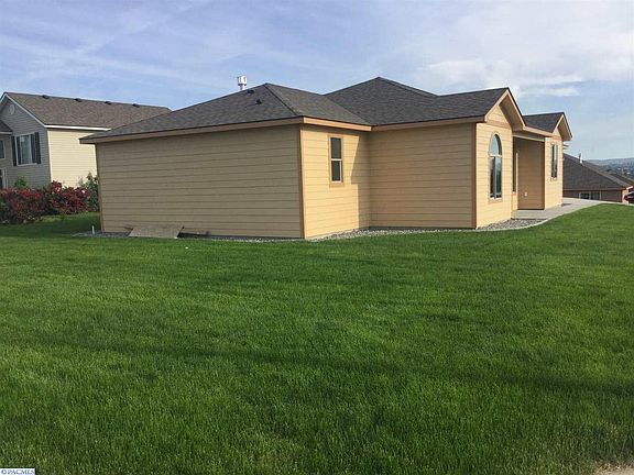 2nd image of 3305 Canterbury Ln