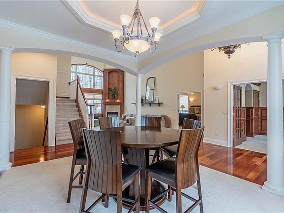 4th image of 3664 Torrey Pines Dr