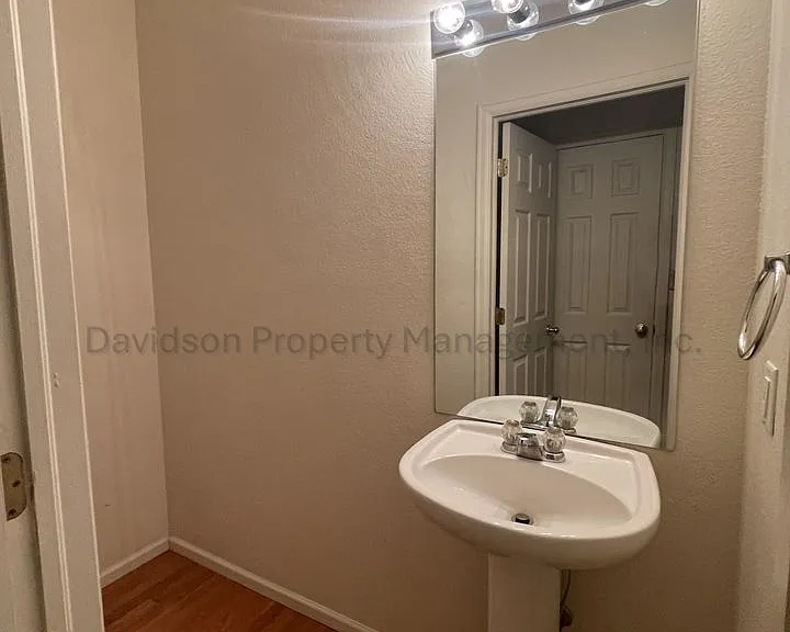 2489 Gilpin Ave — Photo 4