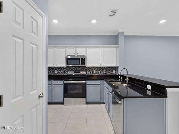 4th image of 55 AMISTAD Drive