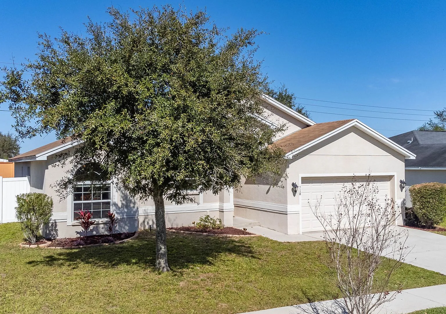 Beatiful 3 bed 2 bath home in the heart of Davenport — Photo 3