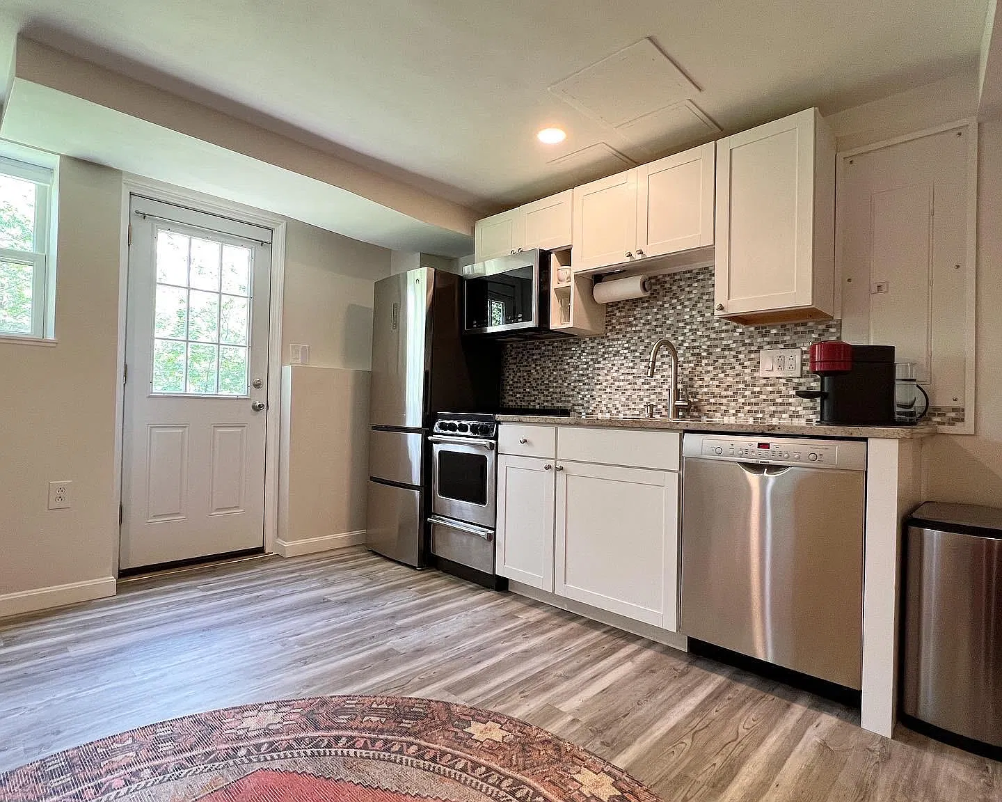 17 Sunset Dr — Photo 1