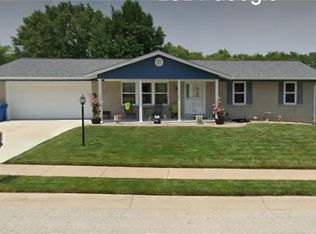 825 Woodside Ln, Saint Charles, MO