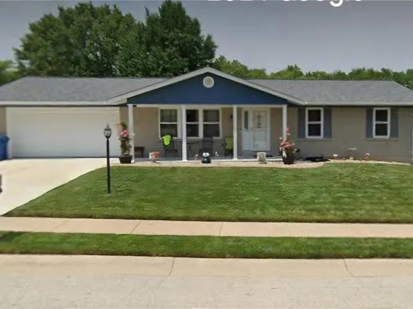 825 Woodside Ln, Saint Charles, MO 63301