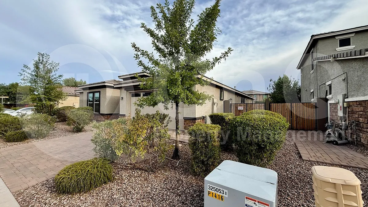 4 bed, 3.0 bath, 2520 sqft, $3,250 — Photo 2