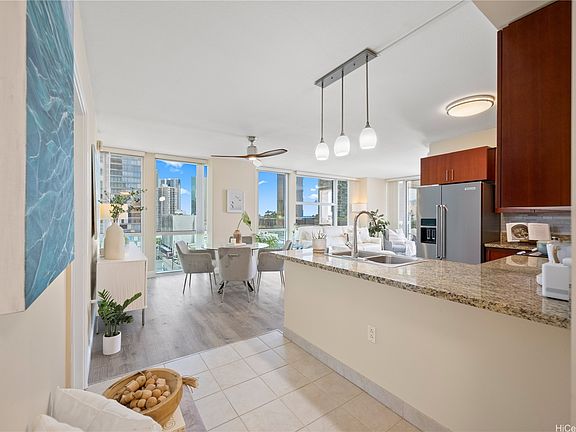 3rd image of 909 Kapiolani Blvd APT 1101