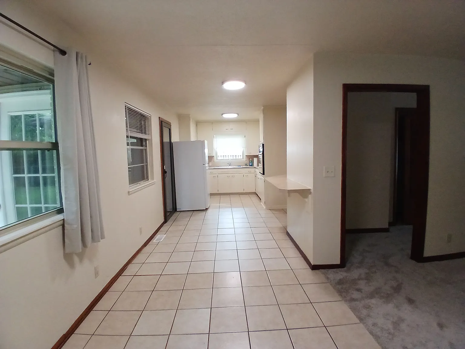 4 bed, 2700 sqft, $2,400 — Photo 3