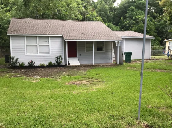 131 Frontier Ln, Freeport, TX 77541