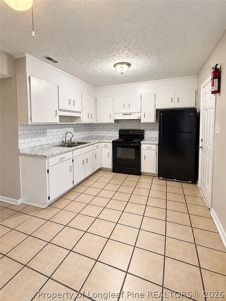 2 bed, 1.5 bath, $925 — Photo 3