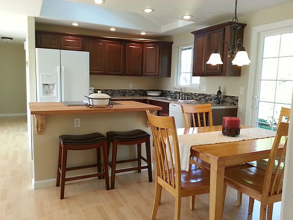 Kitchen & Dining Room