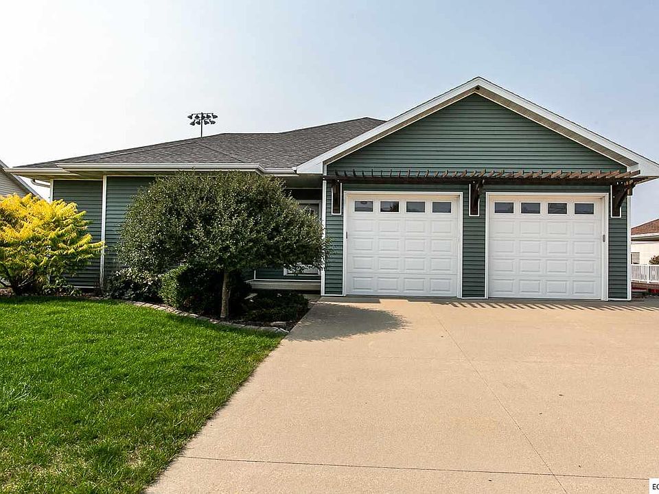 1st image of 401 Bryn Dr