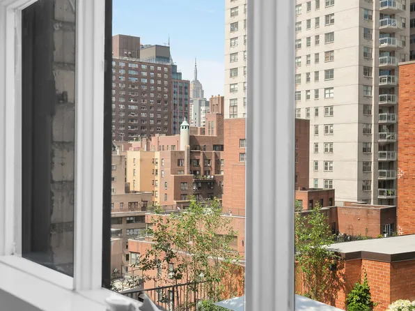 14 Sutton Place South image 2 of 10