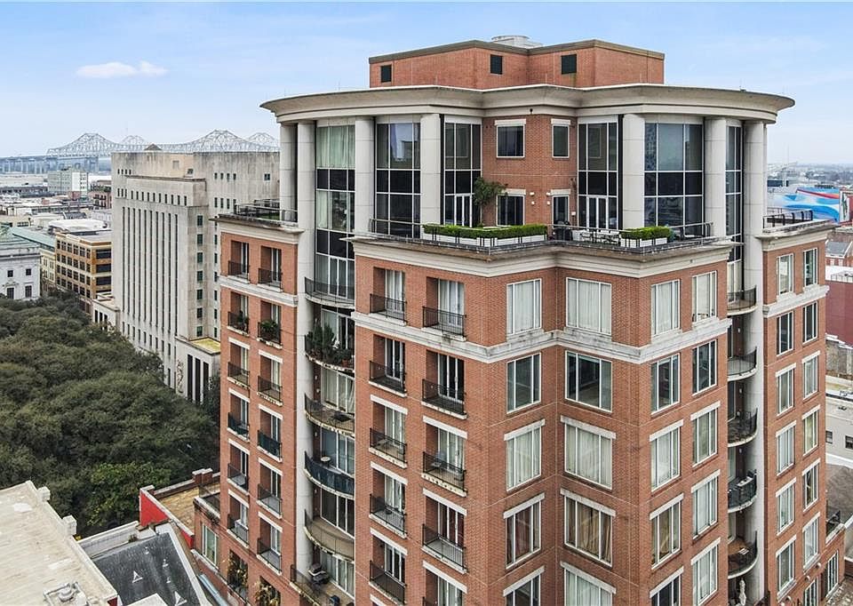 1st image of 625 Saint Charles Ave APT 10C