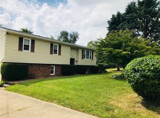 126 Knollwood Dr, Industry, PA