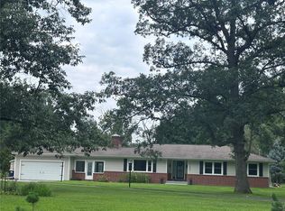 1400 E Knoll Dr, Robins, IA 52328