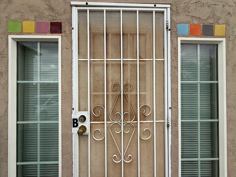 Updated 1 Bedroom with Garage Just 2 Blocks to UNM — Photo 2