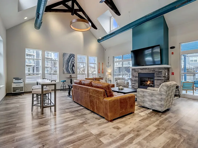 Water's Edge Apartments — Photo 10