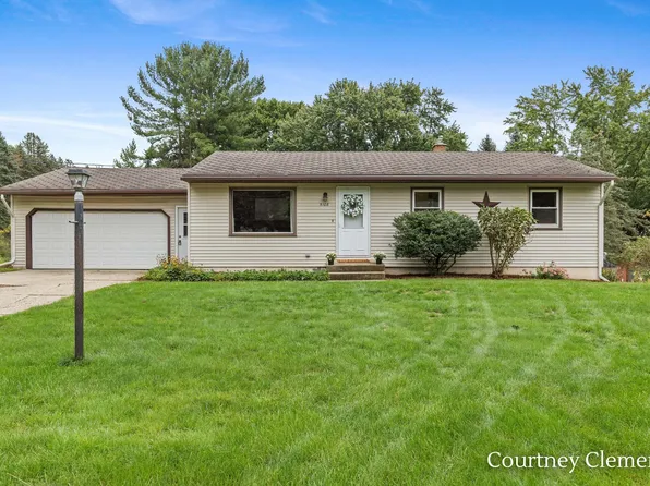 5108 Pleasantcreek Ave NE, Comstock Park, MI 49321