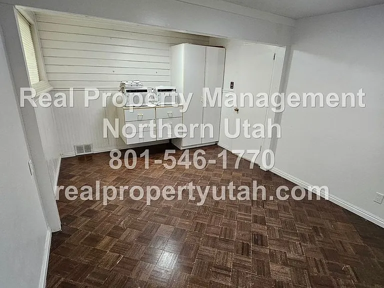 662 E 4th St — Photo 18