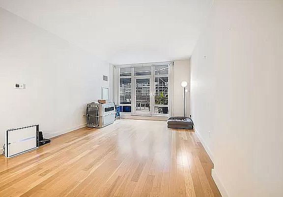 4th image of 555 W 59th St APT 4F