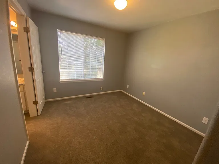 8665 Cloverleaf Cir — Photo 25
