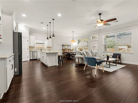 4th image of 15631 Shady Brook Ln