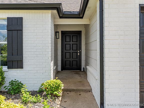 4th image of 19412 Holly Ct