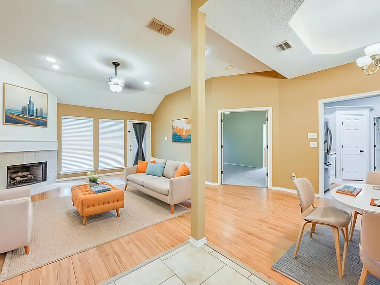 1136 Park Gln — Photo 4
