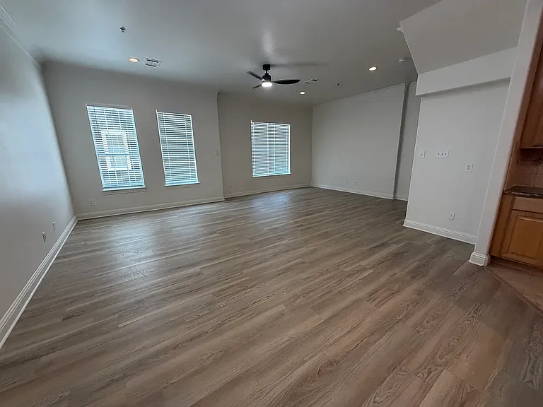 2316 Stutz Dr #B1 — Photo 1