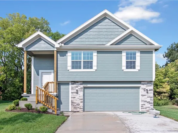 21700 Westover Rd, Peculiar, MO 64078