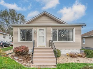 1904 N Center St, Crest Hill, IL 60403