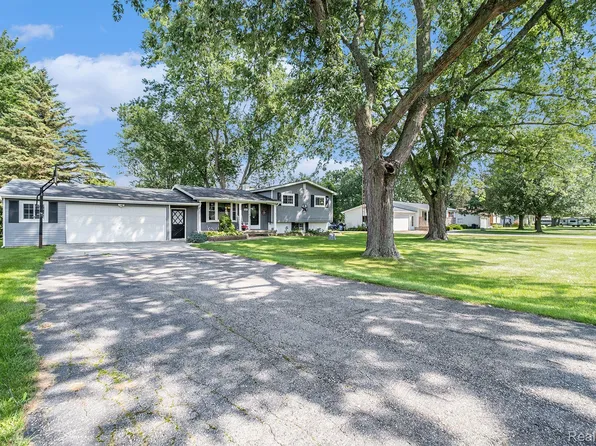 3111 Eastgate St, Burton, MI 48519