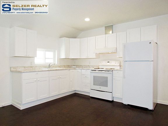4th image of 670 W Stephenson St #B