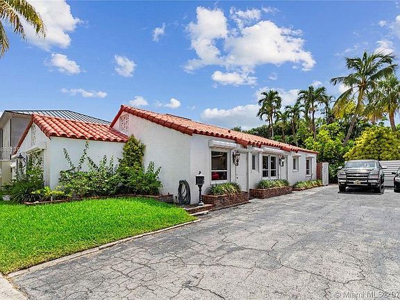 3rd image of 2412 N Ocean Blvd