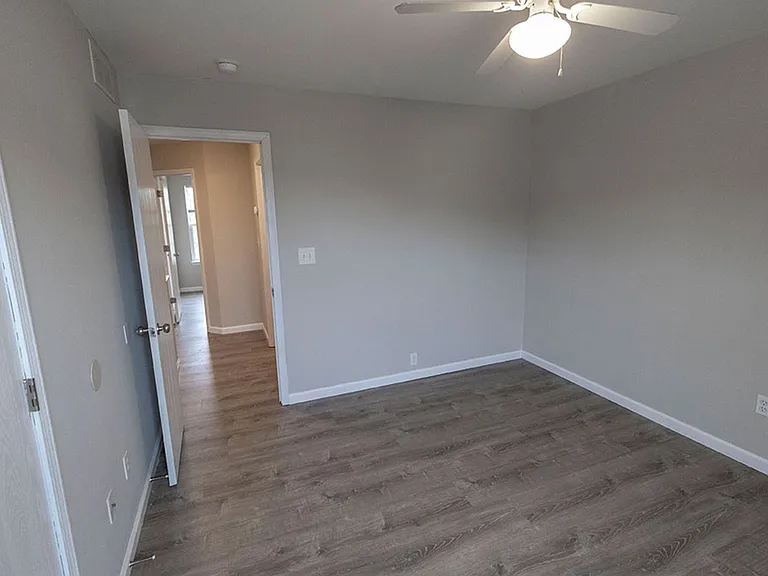 5808-5810 Canaveral Dr — Photo 32