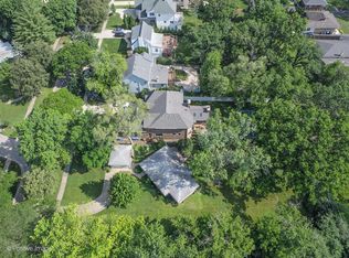 241 Coe Rd, Clarendon Hills, IL 60514