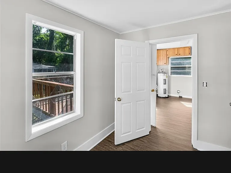 206 E Hall St — Photo 13