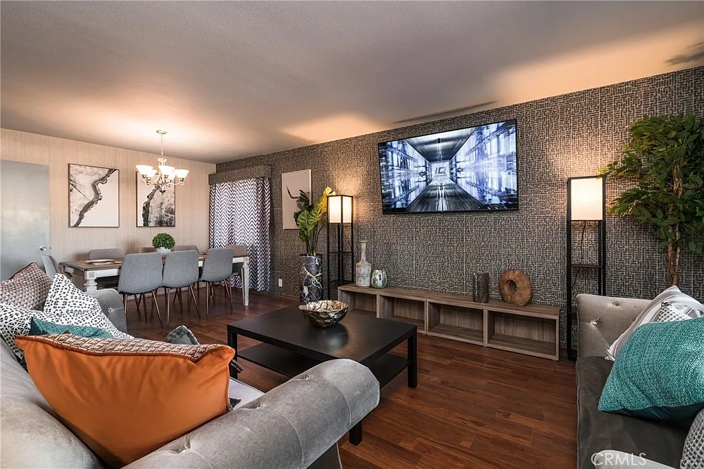 5 bed, 2380 sqft, $4,200 — Photo 4