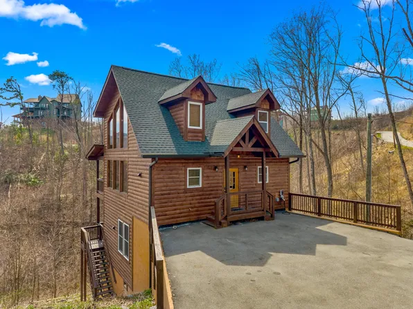 932 Chestnut Dr, Gatlinburg, TN 37738