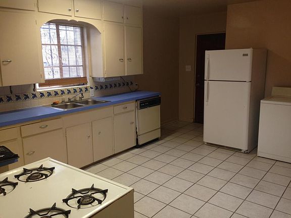 3rd image of 210 Morningside Dr SE